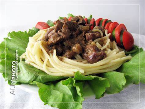 Куриная печень и диета a white plate topped with pasta covered in meat and veggies on top of a white plate topped with pasta covered in meat and veggies on top of Куриная печень и диета