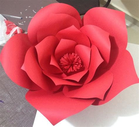 Mira estos geniales moldes de flores de papel gigantes de cartulina faciles para imprimir y comenzar a decorar tu boda soñada con un mural de flores. Flores Decorativas Gigantes De Papel Cartulina 50 Cm ...