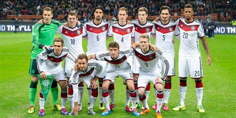 Bälle bestehen normalerweise aus einer luftgefüllten hülle, die erst durch aufpumpen auf einen. The "Mannschaft" :: National Teams :: DFB - Deutscher ...