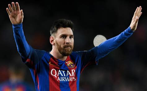 Laporta ha dicho que messi tendría la disposición de aceptar un recorte salarial, pero las cuentas al parecer siguen sin poder cuadrar al club. Medio español reveló el astronómico contrato de Lionel ...
