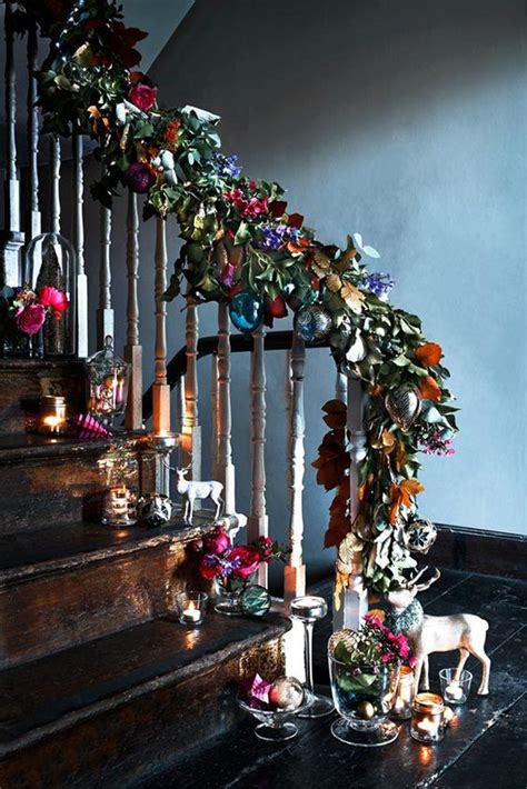 35 Amazing Christmas Staircase With Banister Ornaments Home Design