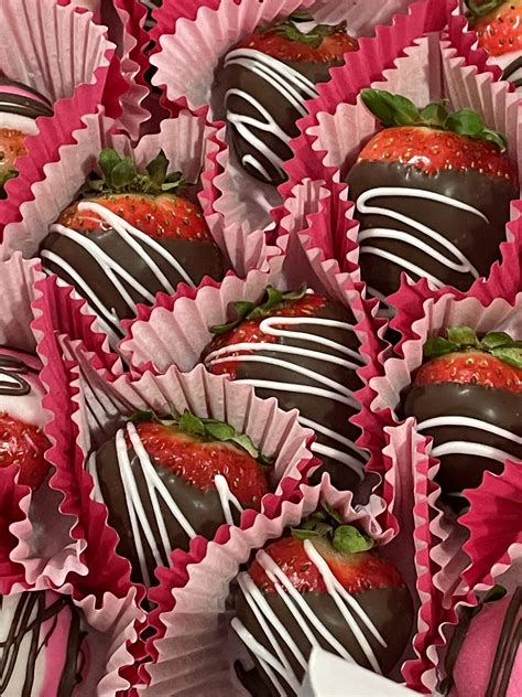 Chocolate Covered Strawberries Candees The Suite Of Sweets