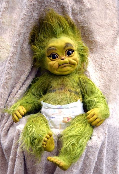 Baby Christmas Stealer | Etsy | Fotos de animales graciosos, Muñecas