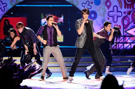 Snoop Dogg Gets Slimed During Big Time Rush "Boyfriend" Performance at