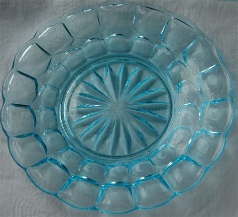 Light Blue Tinted Retro Decorative Glass Plate 17cm In Diameter Simple