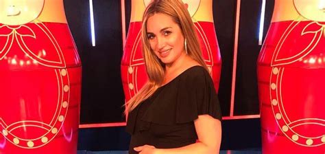 Caras Belén Francese se desnudó por completo para mostrar su gigantesca panza