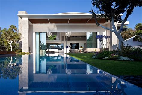 Modern Cube House In Israel Offers The Ultimate In Refined Luxury