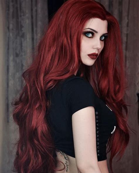 Pin By Mhonikha Gomes On Model Goth Dark Red Hair Red Hair Color