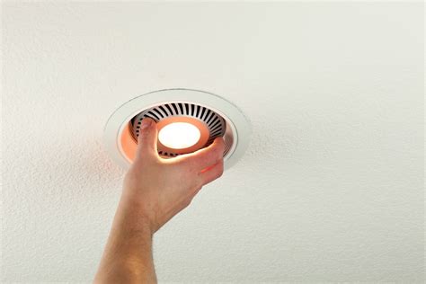 How To Change Recessed Lighting Bulb