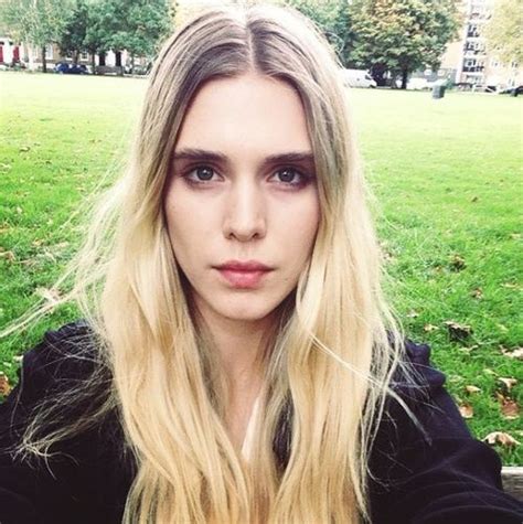 La sœur de jeanne damas, louise damas, développe une marque de bijoux depuis 2012 et elles collaborent régulièrement ensemble. Les cheveux de la Parisienne sur Instagram | Cheveux ...