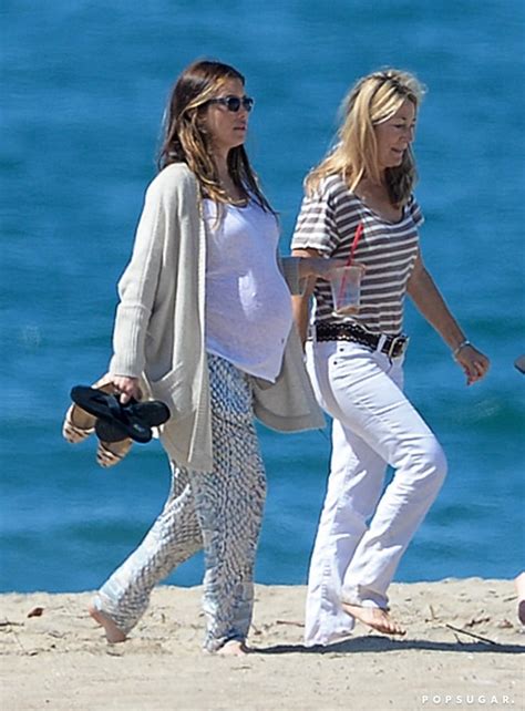 Pregnant Jessica Biel On The Beach Pictures Popsugar Celebrity Photo 4