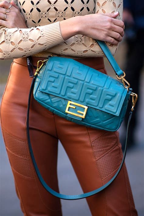 Check spelling or type a new query. Pin von Handbagstars auf moda | Aktuelle modetrends ...
