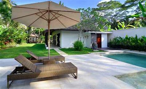 Look through examples of vila translation in sentences, listen to pronunciation and learn grammar. Villa Kecil a 4 bedroom Super luxury villa in Bali | Luxury villas in Bali