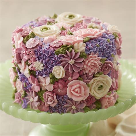 Buttercream Flowers In Pretty Pastels Create A Garden Of Sweetness On