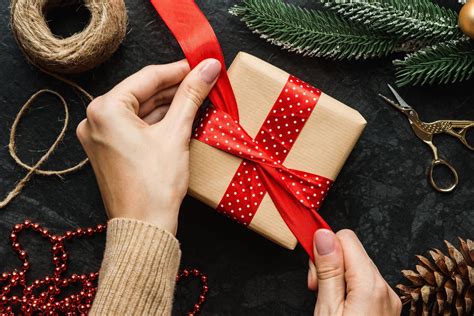 5 Simple T Wrapping Hacks For Christmas Presents Of All Shapes And