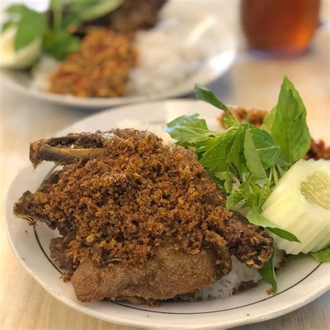 Resep sambal lalapan ayam goreng khas lamongan. Resep Sambal Mangga Ala Bebek Sinjay - Dicoba Resep Sambal ...