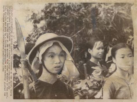 Vietnamese Women In Wartime Press Photos Femmes Et Guerres