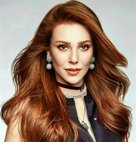 Elçin sangu ekranların son yıllarda en fazla dikkatleri üzerine çeken isimlerinden birisidir. Elçin Sangu - Fanproj Play