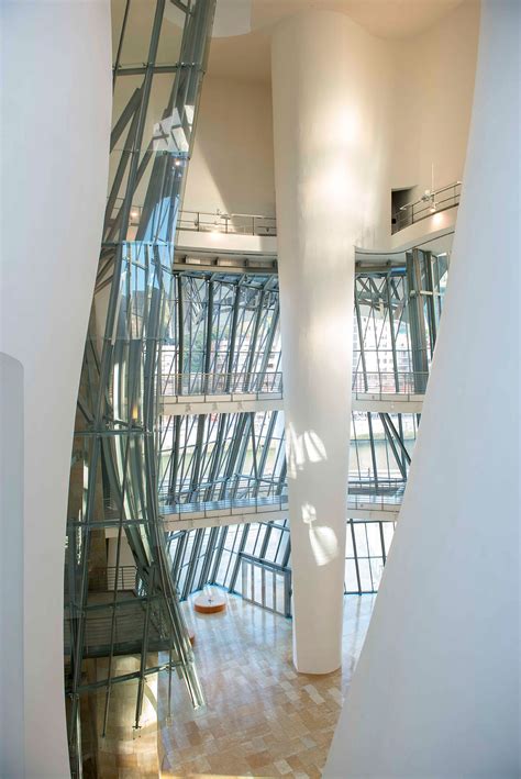 El Interior Del Museo Guggenheim Bilbao Museoa