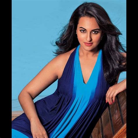 Sonakshi Sinha Flaunting Her Sexy Curves