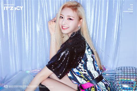 Find and save images from the itzy | yuna collection by ⸙ ⸙ (icynoona) on we heart it, your everyday app to get lost in see more about yuna, itzy and kpop. ITZY It'z Icy Yuna Teaser Photos - K-Pop Database / dbkpop.com