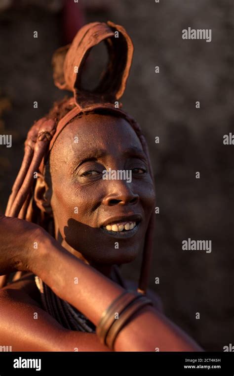 woman from of himba tribe fotografías e imágenes de alta resolución alamy