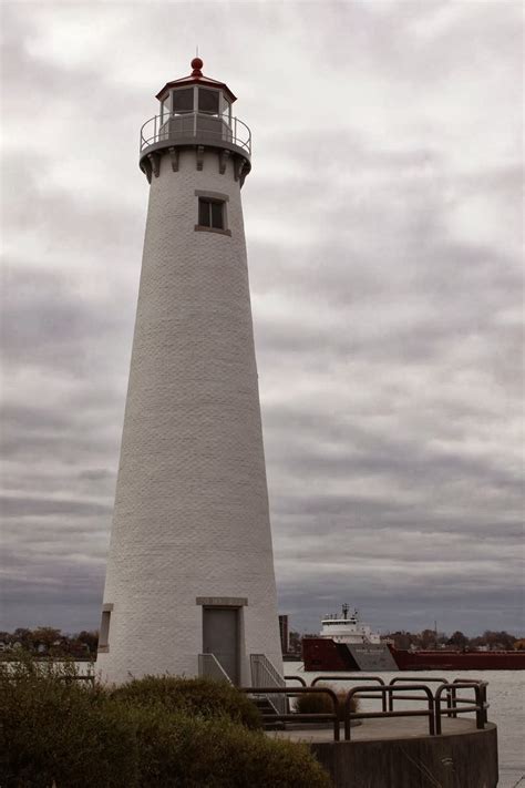 Defeat famfrit, the darkening cloud: Michigan Exposures: A Brief Michigan Exposures Guide to Michigan Lighthouses - Part I