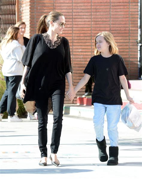 Angelina Jolie Z Vivienne Spaceruje Za Rękę Córka Jest Coraz Bardziej Podobna Do Mamy ZdjĘcia