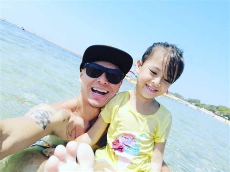 Sinetron gerhana bulan merah merupakan sebuah sinetron yang ditayangkan di sctv mulai hari senin, 19 desember 2016, pukul 17.45 wib. Apa Kabar Para Pemain Sinetron Gerhana? - kumparan.com