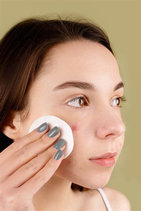 Tips To Treat Dark Spots Sun Spots And Uneven Skin Tone