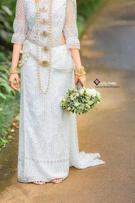 Kandyan Bride Bridal Dress Fashion Bridal Dress Design Fancy Sarees