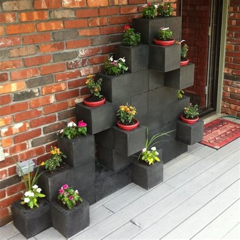 Concrete block bench, sofa, planter, swimming pool, garden wall and more. Cinder block garden ideas - furniture, planters, walls and decor