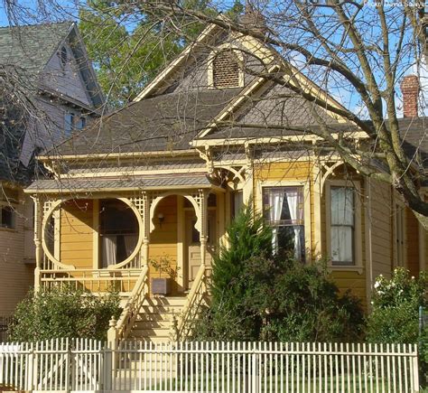 Simply Charming Details You Can Only Find In Old Homes 12 Tomatoes