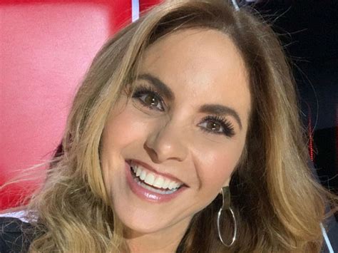 Maybe you would like to learn more about one of these? El video de Lucero cantando con la escoba del que todos ...