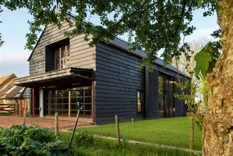 London Barn Conversion Puts Reclaimed Materials To Good Use