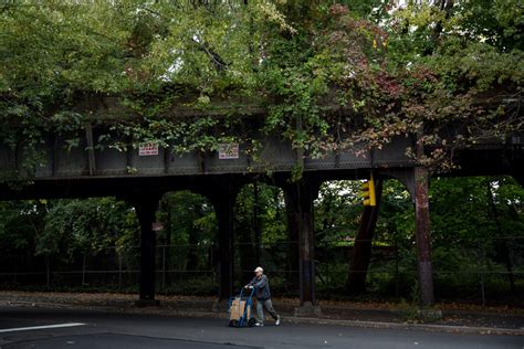 A Plan To Turn A Queens Railway Into A Park The New York Times