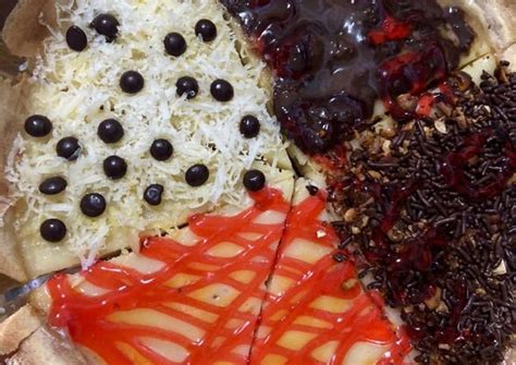 Martabak manis rumahan yang mudah dibuat oleh semua orang karena bahan yang digunakan ada dipasaran dan cara pembuatannya juga mudah banget tinggal pake. Resep Martabak manis teflon ala-ala markobar oleh Estrella ...