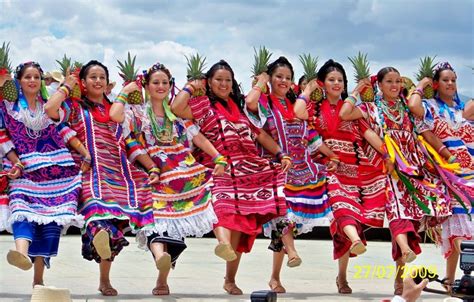 guelaguetza the biggest festival in oaxaca mexican outfit dancer wear oaxaca