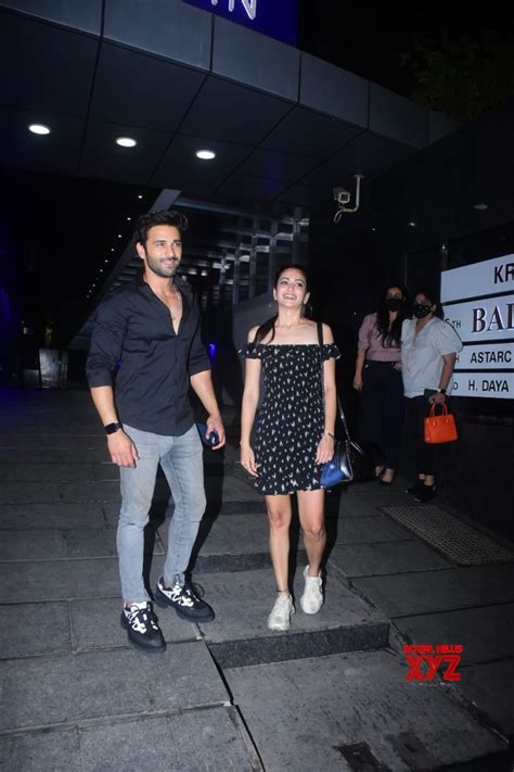 Kriti Kharbanda And Pulkit Samrat Spotted At Hakkasan Bandra Gallery Social News Xyz