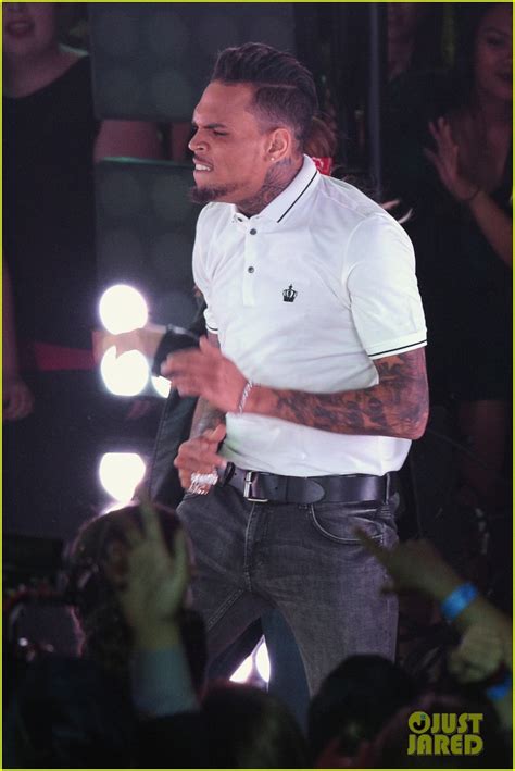 Chris Brown Performs 4 Songs At Iheartradio Music Awards 2016 Video Photo 3621949 Chris