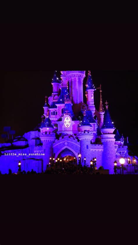 Détails du château de Disneyland Paris by night | Château de disneyland, Disneyland, Disneyland ...