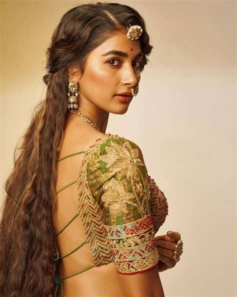 Allu arjun #trivikram pooja hegde thaman s geetha arts haarika & hassine creations aditya music. Pooja Hegde Images New Latest HD Photos | Housefull 4, Ala ...