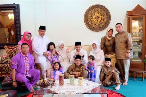 Apakah kamu sudah siap merayakannya dengan hati yang lebih suci, pribadi yang lebih baik, serta nah, hari idul fitri merupakan hari untuk bersilaturahmi dan saling memaafkan. Ajarkan Anak Agar Mau Berbagi dengan 5 Cara Ini