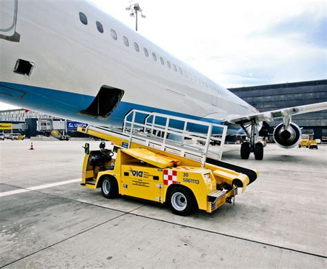 Self Propelled Baggage Belt Loader Pulley46ce Tips Doo For Airport