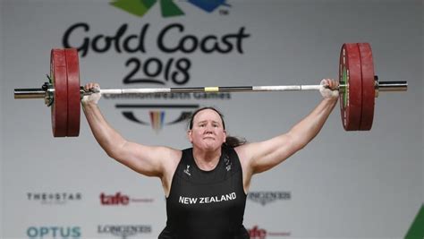 Спортсменка из австралии лорел хаббард занимается тяжелой атлетикой и выступит в категории 87 килограмм. Трансгендеры меняют мировой спорт и готовятся выступить в ...