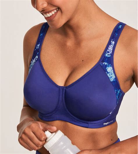 You can also wear different designs of exercise tops without having to worry about the straps showing. Freya Sonic Underwire Sports Bra - The Breast Life