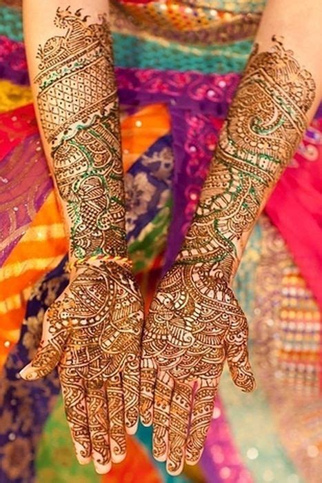 Some artists like to outline the design before applying the dye. Beautiful Henna Tattoos (47 pics)
