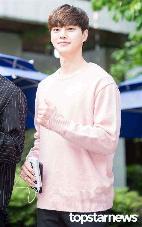 Find the latest filmography, dramas, movies, news, pictures, videos with song kang. 송강 측 "드라마 '나빌레라' 출연? 제안받은 작품 중 하나 ...