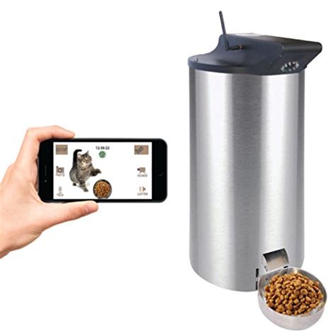Feeding wet food using an automatic dispenser is tricky. Top 8 Best Automatic Dog Food Dispenser Brands (2017 Round-up)