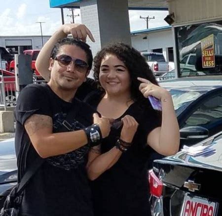 They dated for 8 years after getting together in 1998 and married on 26th oct 2006. Meet the guitarst Chris Perez's ex-wife Vanessa Villanueva ...